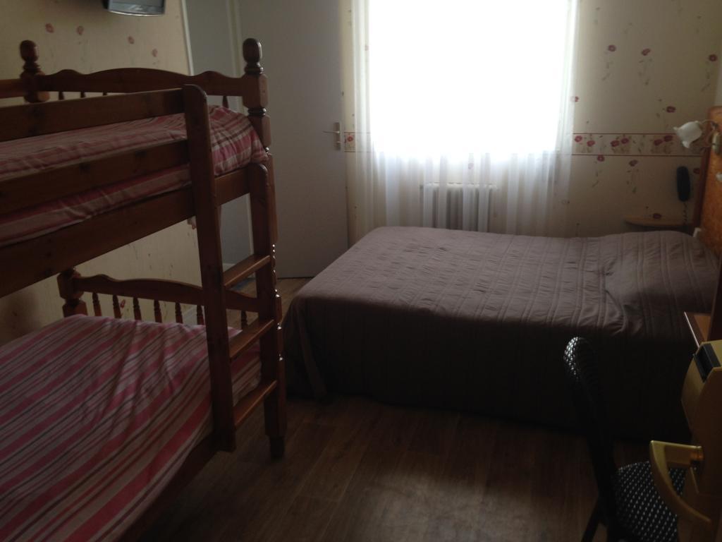 Arcantis Hotel La Residence Cergy Chambre photo