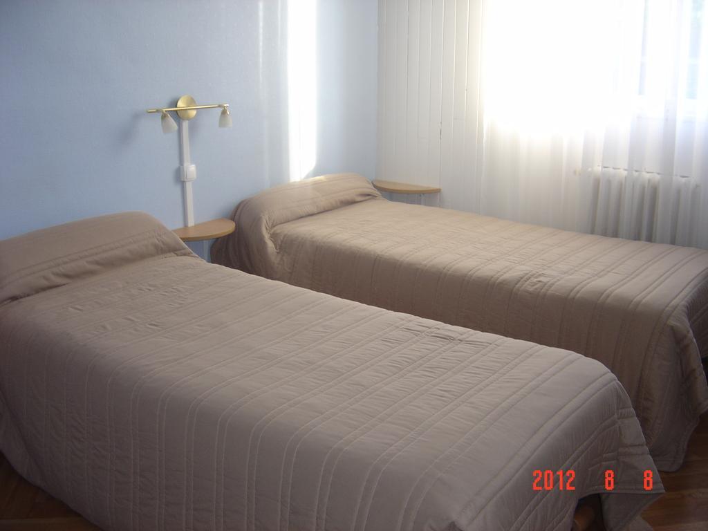 Arcantis Hotel La Residence Cergy Chambre photo